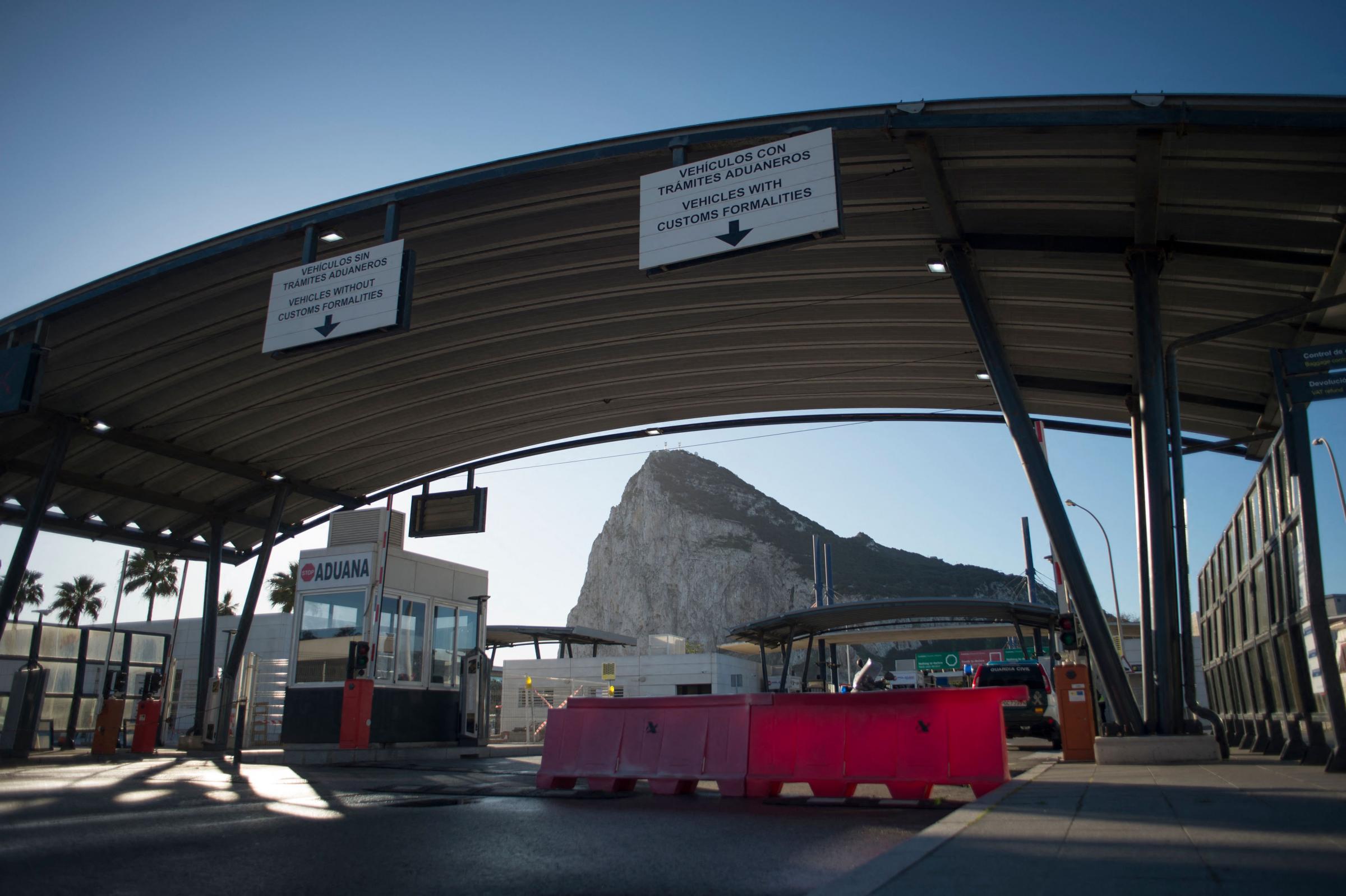 The border between Spain and Gibraltar is seen from La Linea de la Concepcion near the southern Spanish city of Cadiz on January 1, 2021. - Gibraltar will become part of Europes passport-free zone to keep movement fluid on its border with Spain in a