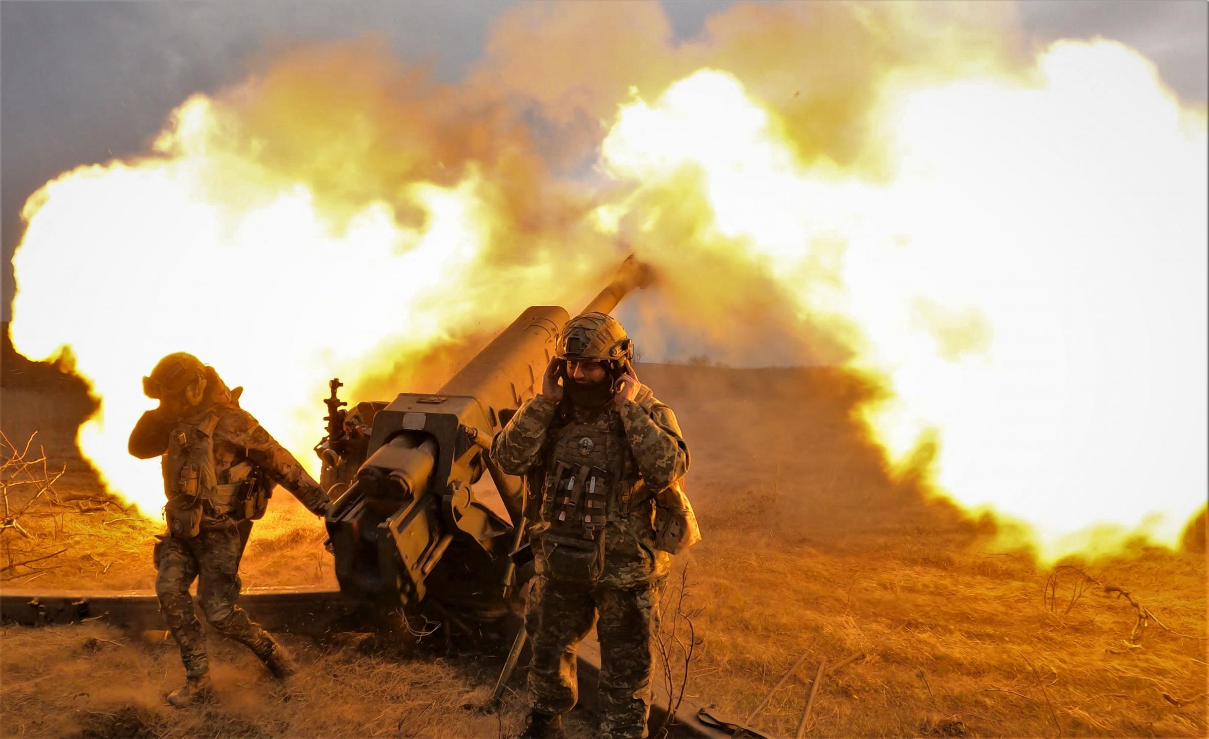 TOPSHOT - This still image taken from a footage by AFP shows Ukrainian servicemen firing with a D-30 howitzer at Russian positions near Bakhmut, eastern Ukraine, on March 21, 2023, amid the Russian invasion of Ukraine. (Photo by Sergey SHESTAK / AFP)